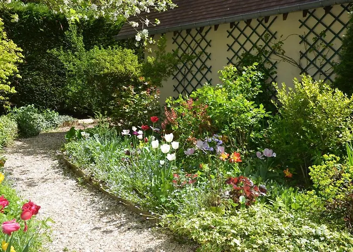 Le Clos Fleuri Bed & Breakfast